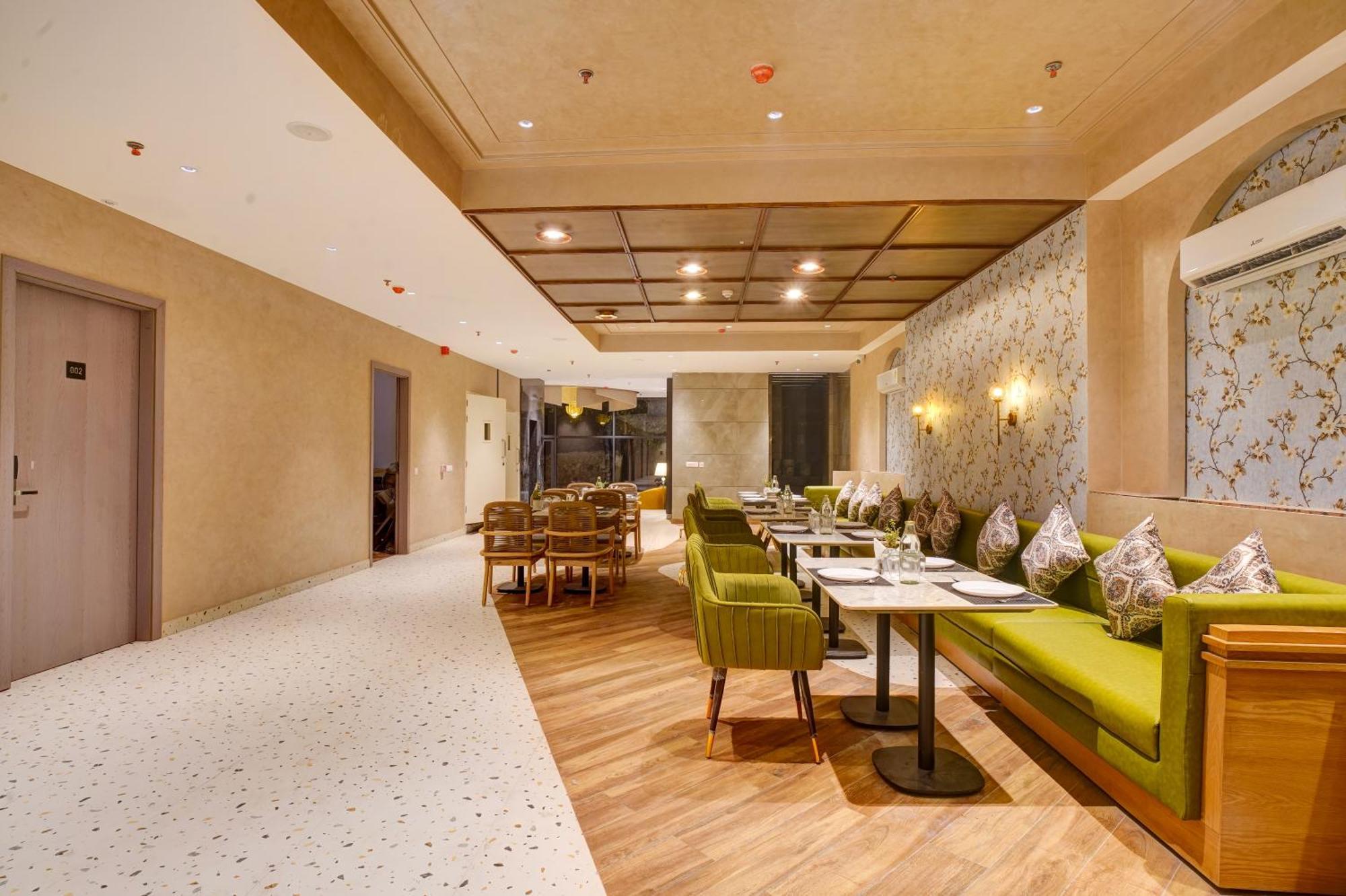 Iva Premium Delhi Airport With Airport Drop Hotel New Delhi Exterior photo