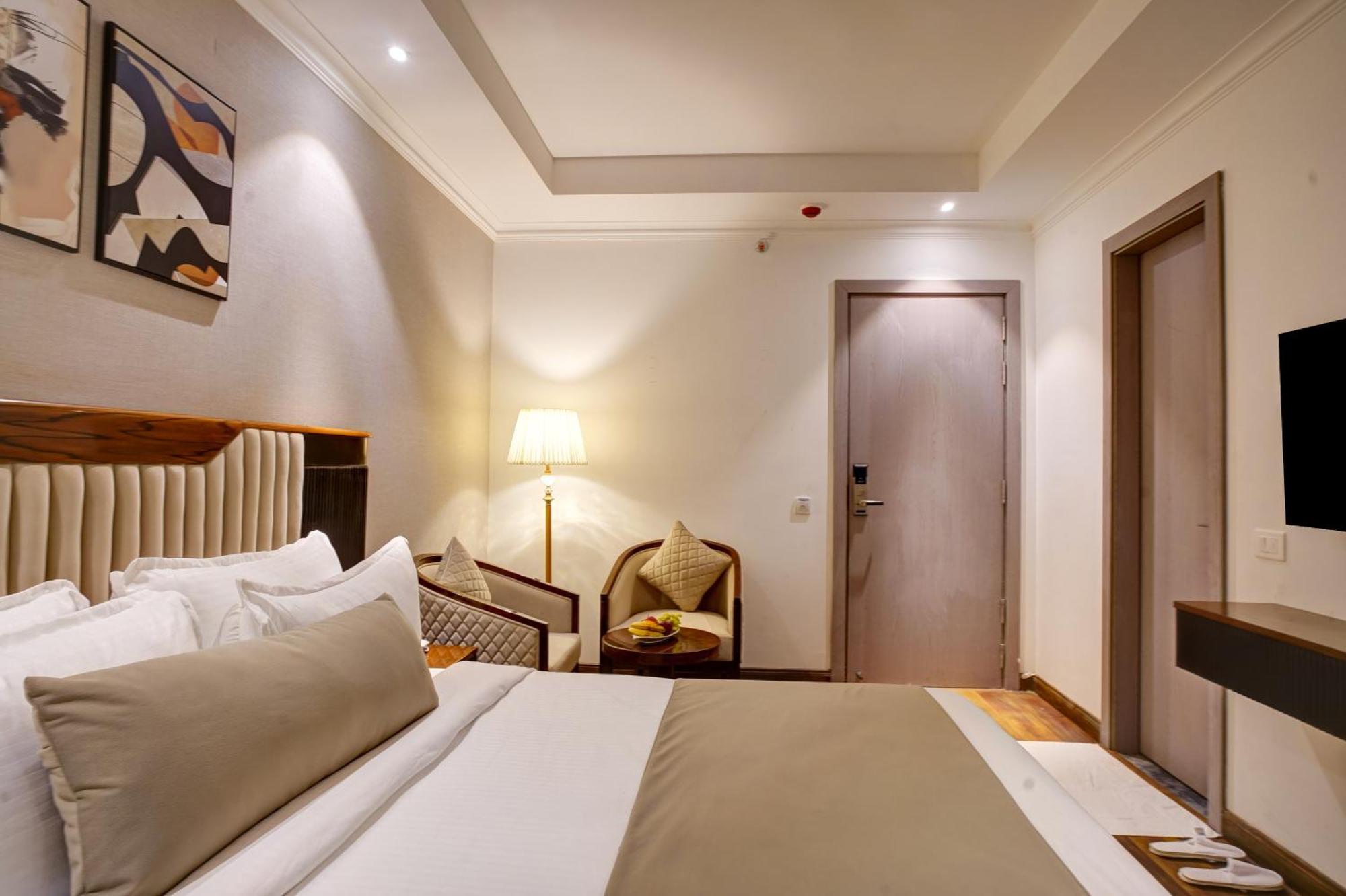 Iva Premium Delhi Airport With Airport Drop Hotel New Delhi Exterior photo