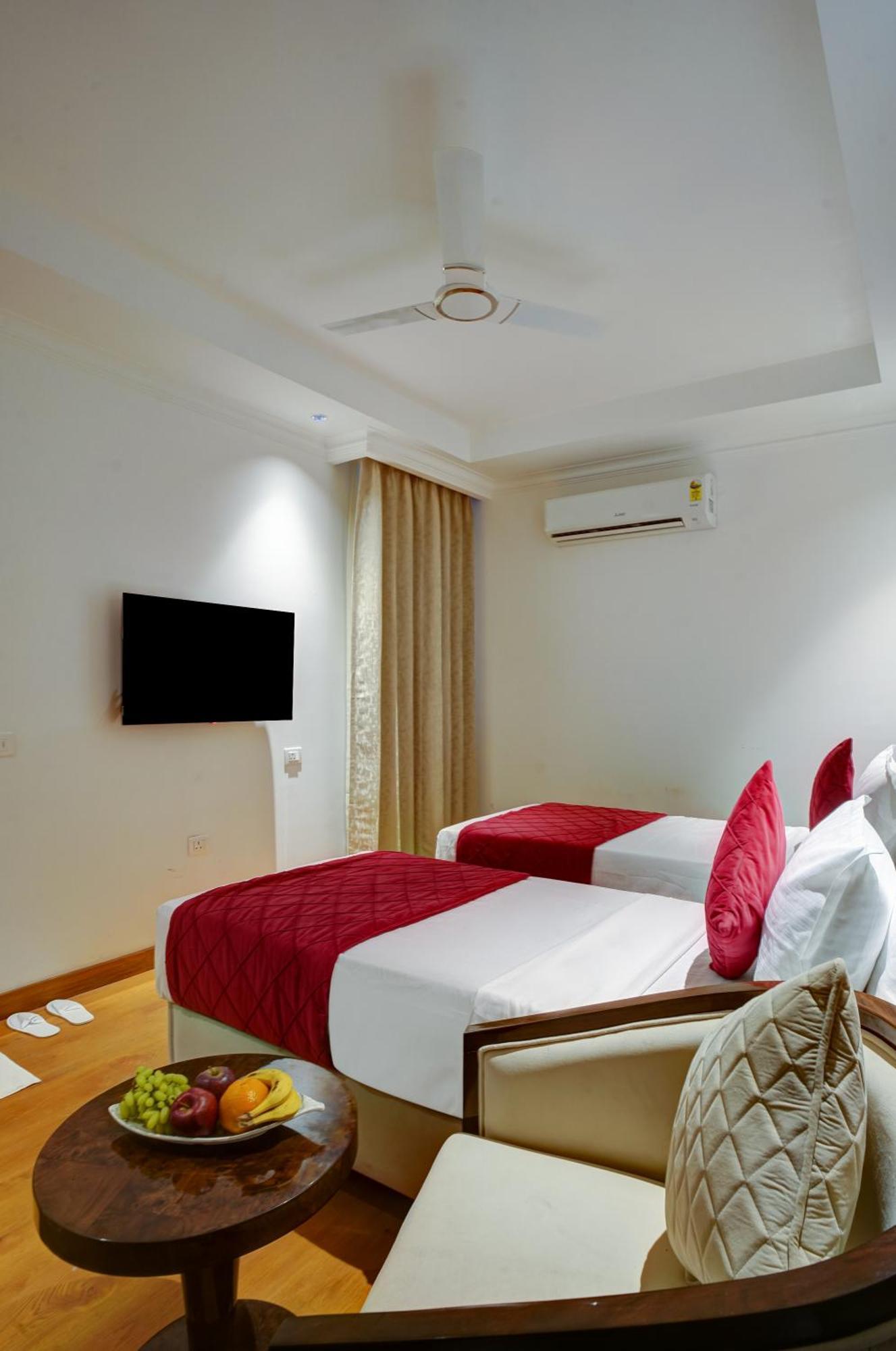 Iva Premium Delhi Airport With Airport Drop Hotel New Delhi Exterior photo