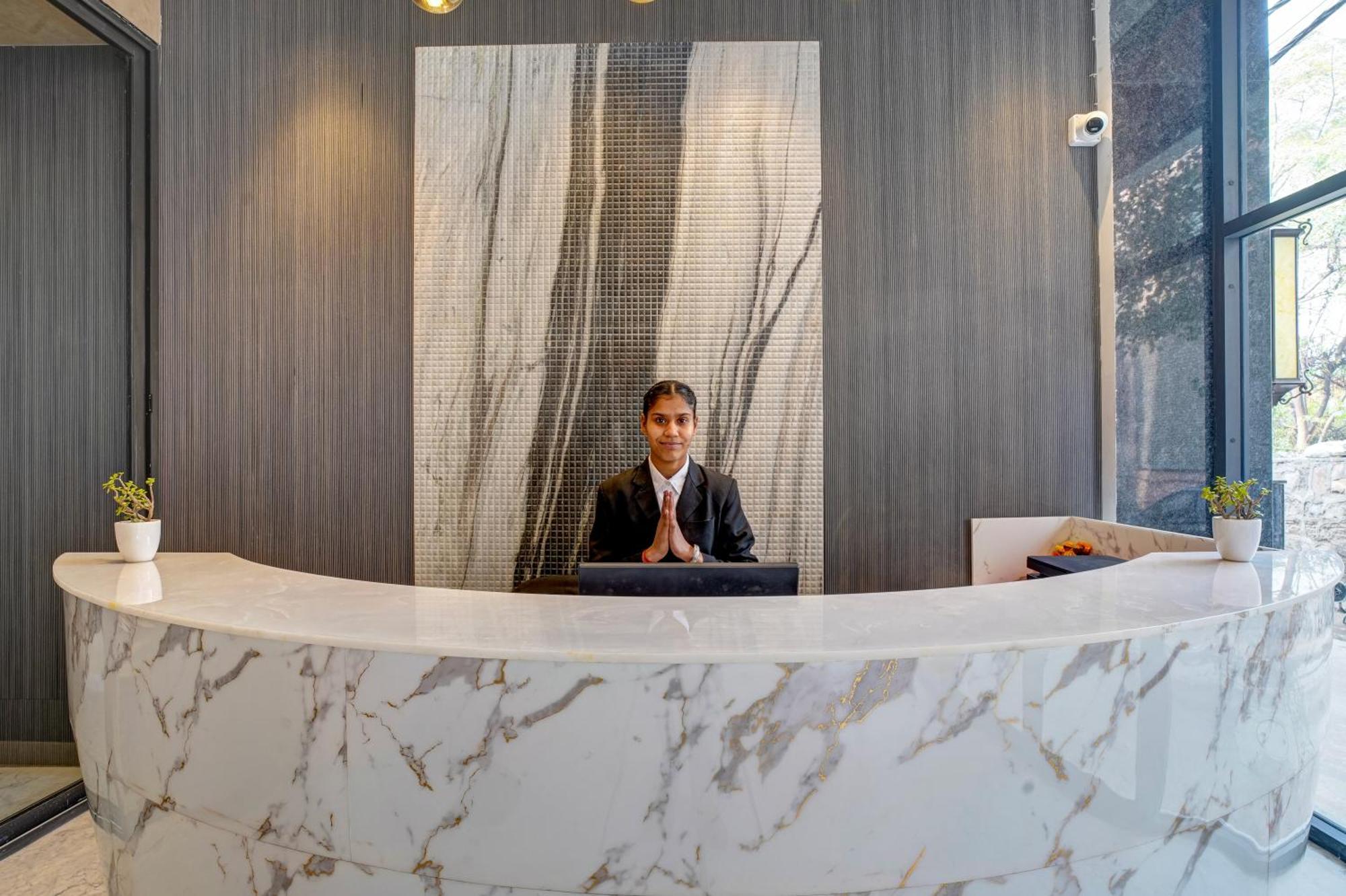 Iva Premium Delhi Airport With Airport Drop Hotel New Delhi Exterior photo