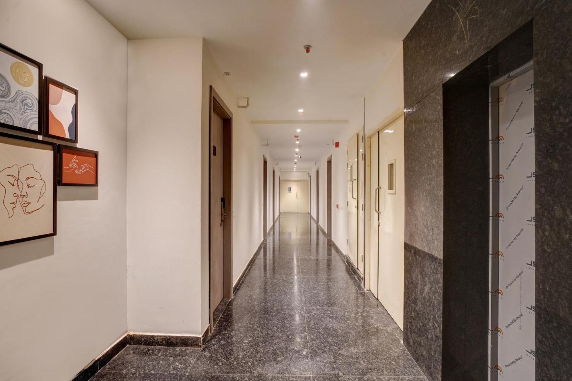 Iva Premium Delhi Airport With Airport Drop Hotel New Delhi Exterior photo